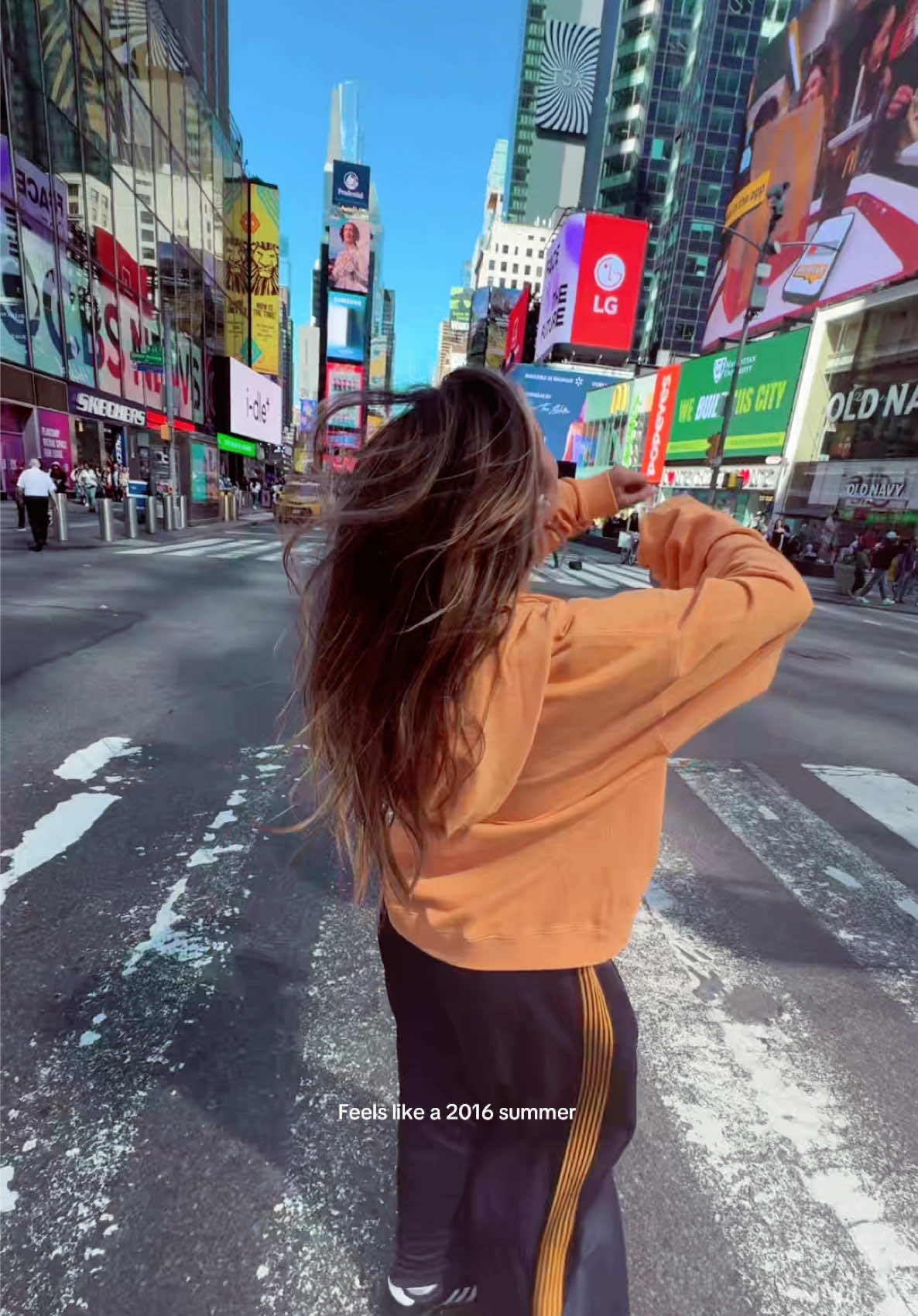 Idc what anyone says i LOVE Times Square 