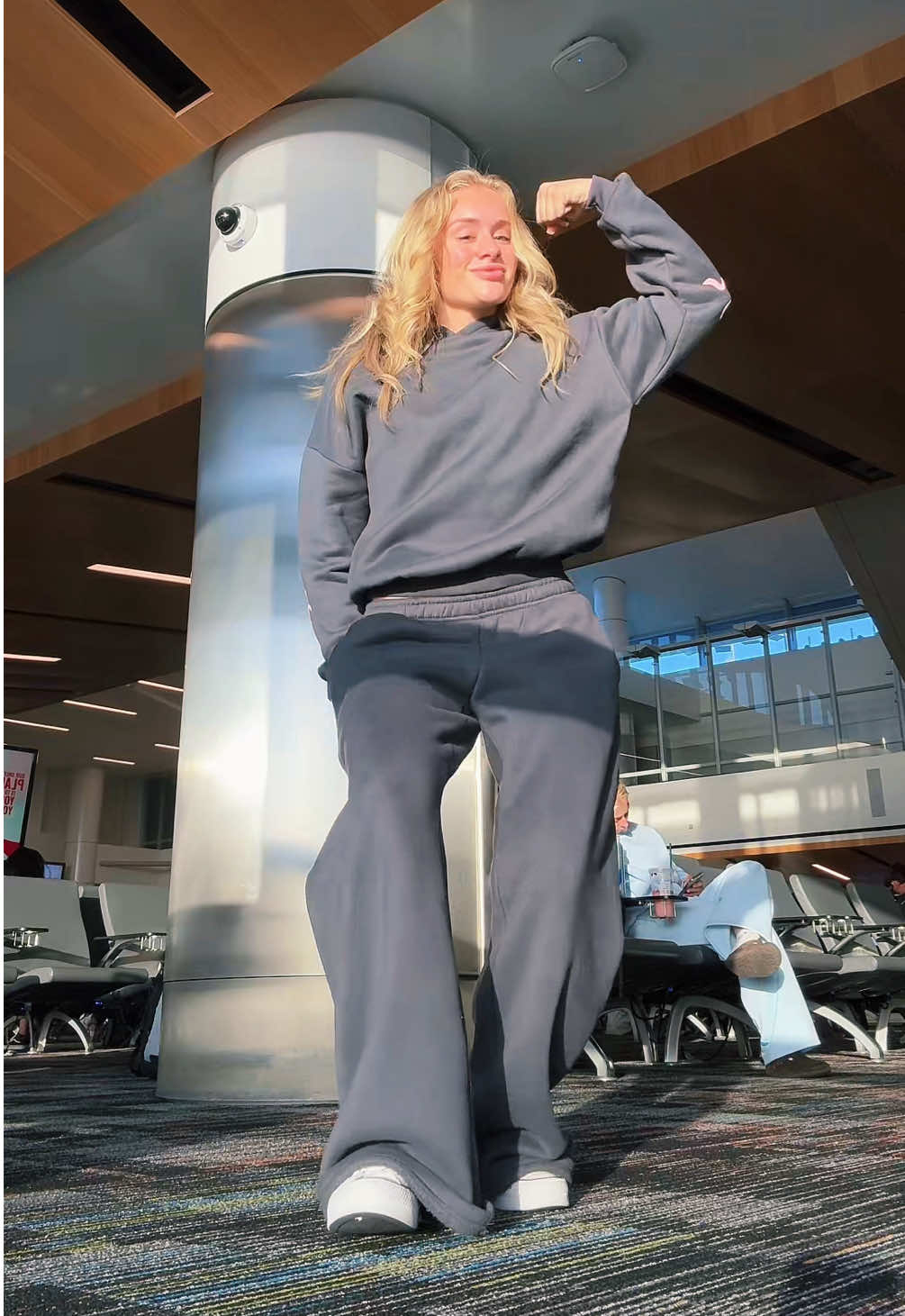 had to hit this in the airport 🌚 dc: @Eldonjcl #fyp #dance #trend #dancetrend 