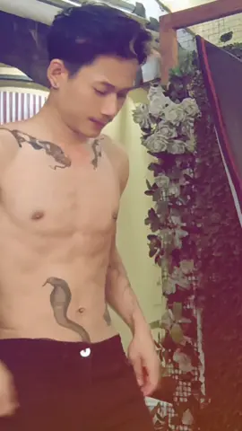 ကြယ်သီးတောင်သေချာမတက်မိ🌚👀🐍#fypage #fypシ゚viral🖤tiktok #fyp #fypageချစ်တယ်ဟုတ်👀 #fyp 