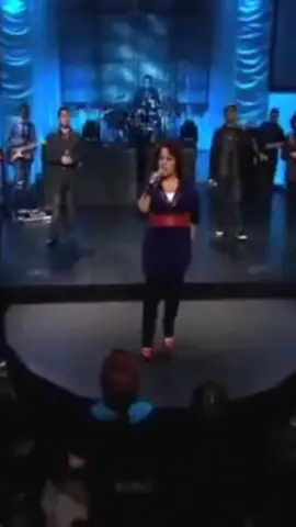 … Y cúbreme Con tu amor rodéame Tómame Cerca quiero estar Y al esperar Nuevas fuerzas yo tendré Y me levantaré Como las águilas Por el poder de tu amor ¿Pueden cantar esto conmigo?, dilo … Vengo a ti, Señor Cámbiame, renuévame Por la gracia que Encontré en ti  Ahora sé que las Debilidades que hay en mí Desvanecerán Por el poder de tu amor...#alttiktok #esperanza #motivation #jehova #Dios #paz #bendiciones #amor #buenosdias #angel #alegria #vida #bueno #Jesus #