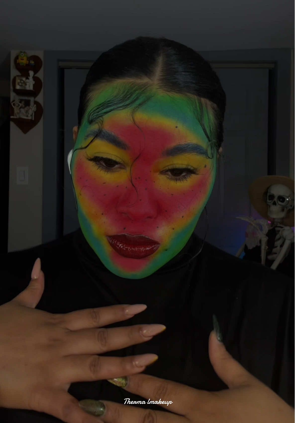 Thermal makeup trend, el cual termine pareciendo una  sandía  🍉🤭 de lo errores se aprende lo haré otra vez 😅 . . . . #tiktoktrend #trendmakeup #thermalmakeup #makeuptut #summertrend #thermal #creativemakeup #heatmap  #yp