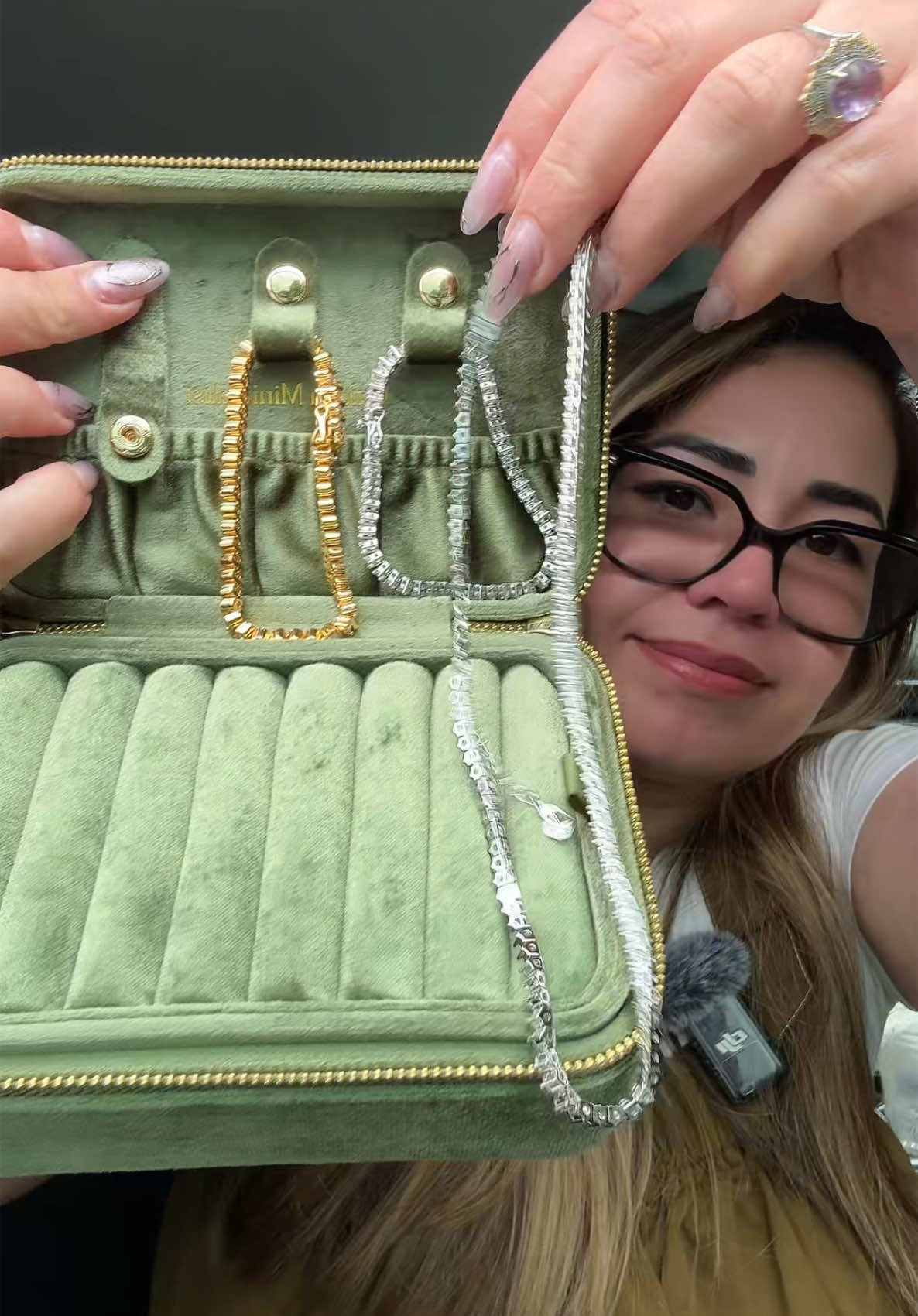 No solamente son bellas, si no es el amor que le ponen a cada prenda y a cada empaque para cuando llegue a tus manos te enamore😍✨👌🏻🤩.               ##parati##fy##fyp##jewelry##tennisnecklace##tennisbracelet##necklace##caitlynminimalist✨54121381948✨519_7148✨ ✨8888✨🙏🏻