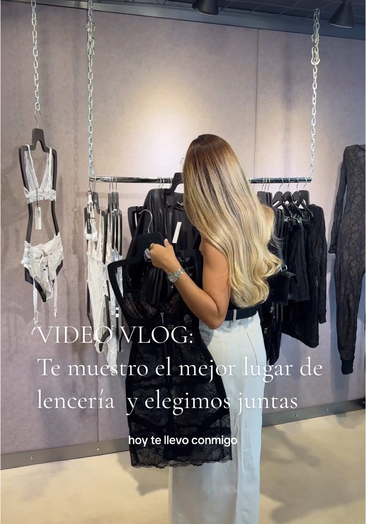 ¿Cuál elegirías vos? Yo el primer conjunto blanco, es un sueño 🤍 hoy te llevo conmigo en un día de shopping y te muestro el que es para mi el mejor local de lencería de diseño 🫶🏻