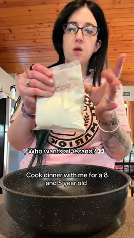 These piezano’s are seriously so good!!! #pizza #pizzanight #piezano #piezanopizzaoven #dinner #cooking #cookdinnerwithme #MomsofTikTok #fyp 