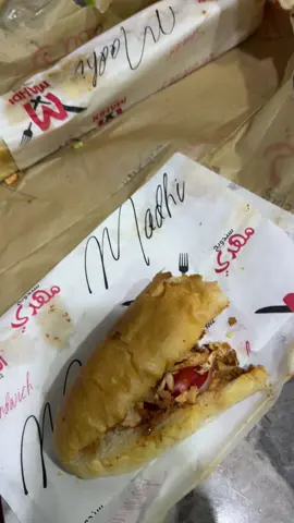 مع الاسف عل هيج مطاعم حتى لو يكولون بل غلط واكع بيها هل شي مامعقول كل ناس الي ماكلين من يمهم متسممين وبدليل احجي الكم مو هيجي اشلون مجان 😫💔 الى متى ومطاعم وسخه ما تراجع نفسها يعني والله عيب ما احب انشر اكثر من مره صايره ويايه واكول اسكت ما اقطع برزق ناس بس من صدك هل مره صار زايد ريش كامل موجود بلفه صدك جذب طريق بغداد اغلب مطاعمهم صايره يشتغلون وسخ وما يهتمون للاكل وهمهم بس فلوس وربي يعني اهتمو بشغلكم ونظافة الاكل والمكان اهم من فلوس لانه احنا ناخذ منكم لو مامجبورين وتعبانين وندفع فلوس وناكل من اكل مطاعم واثقين منهم وبل اخير يطلع شغلهم واكلهم وسخ وناخذ امراض  بفلوسنا مع الاسف لهيج مطاعم يبقى مفتوحه وما عدهم نظافه سندويج مهدي