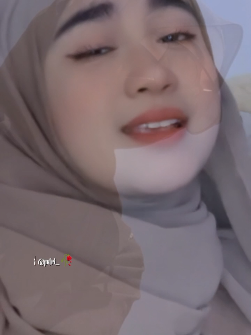 Allahumma sholli ala sayyidina Muhammad wa'ala ali sayyidina Muhammad🥀#sholawat #sholawatjibril #maribersholawat  #beranda #fyppp #videotiktok #putri_nindy2 #CapCut 