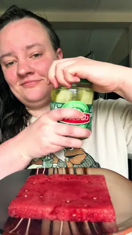 insp: @Linda #watermelon #watermelonsandwich #refreshing #summervibes #yummy #foodcombo #tastetest #Foodie #foodietiktok #mukbang #foryoupage 