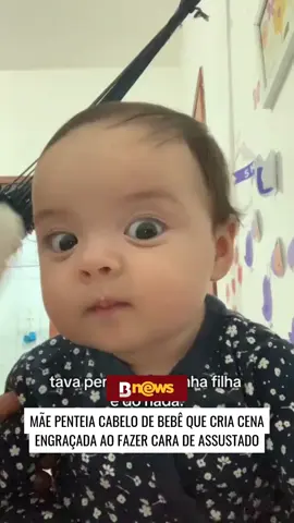 👀 Com um olhar fixo para a câmera do celular, esse bebê até parecia que estava em um momento assustador, mas na verdade o que acontecia era um momento simples do dia a dia: a mãe penteava o cabelo dele. 🥰 Apesar do olhar espantado, a cena se tornou fofa e divertida. 🎥 Créditos: @carolsantiago0_ (ig) | @carolsantiago0_ (tk) | @myhoodbr #família #bebê #mãeefilho #inusitado #vídeos engraçados #humor #viral #myhood