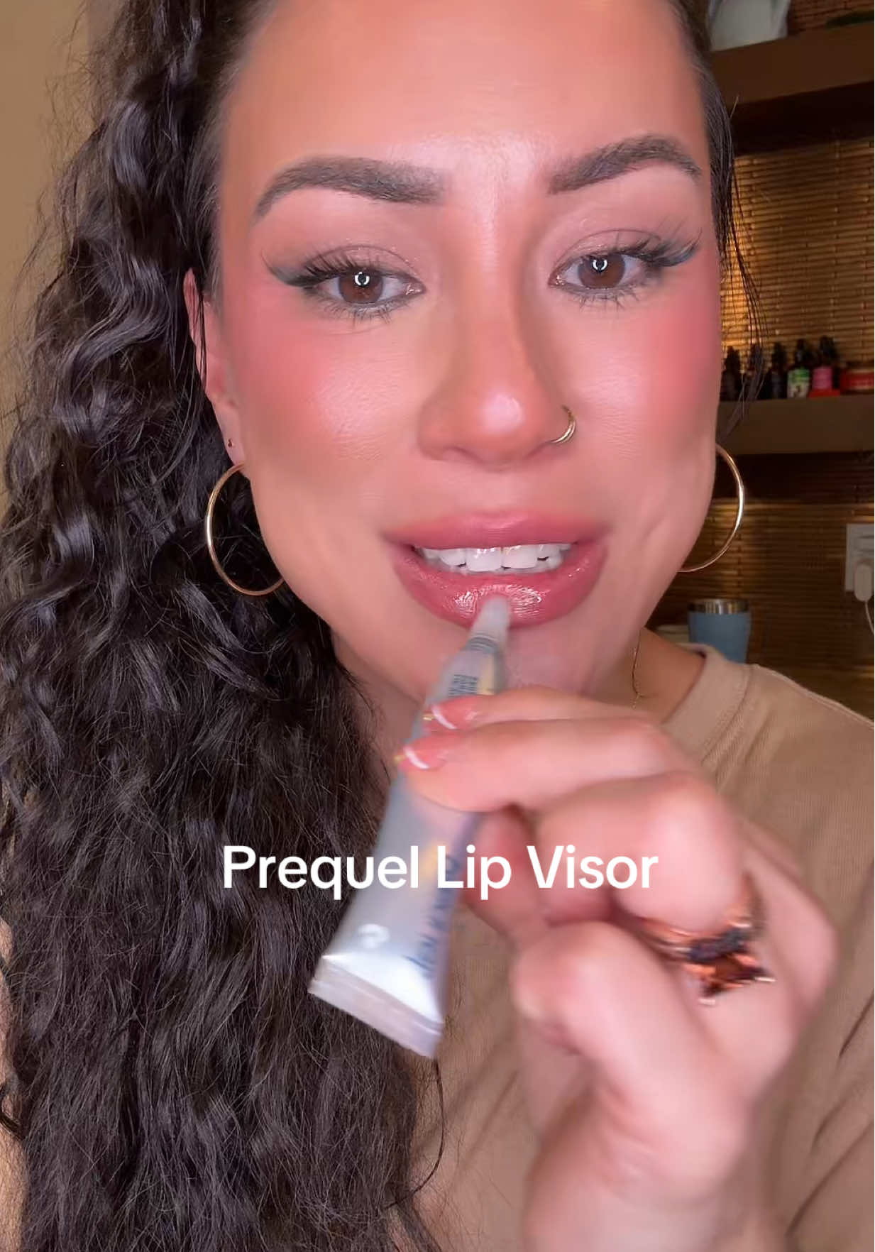 Not sticky, smells incredible, nourishing spf for your lips! @Prequelskin #prequel #lipvisor #lipbalm #spf #spfmakeup 