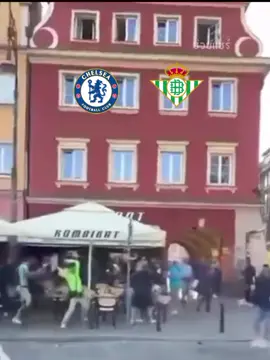 🚨 การปะทะกันระหว่าง Real Betis และแฟน Chelsea ใน Warsaw ก่อนรอบชิงชนะเลิศ #conferenceleague 