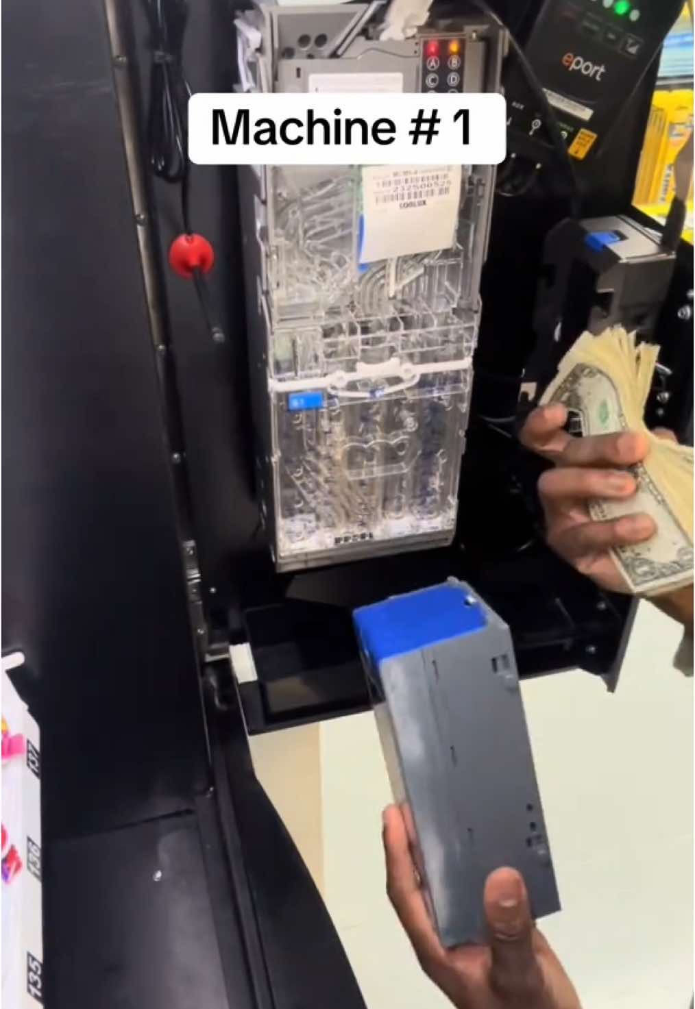 Yes I still do vending machines 😂!! #miltok #vendingmachine #vendingmachinebusiness #sidehustle #location #rodnypaul 
