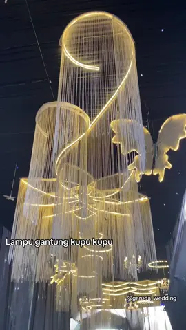 Lampu kupu gantung tenda dekorasi #lampugantungkupukupu #lampugantung #lampugantungtenda #lampukupukupu #tendadekorasi #tendawedding 