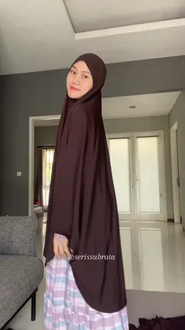 Rekomendasi dari aku nih jilbab syar’i jumbo anti pusing, gak ada tali menali yang kita ikat kebelakang leher,🥰 cocok juga buat dipake ngadem saat lagi perjalanan jauh/safar. Amankan stock yg dipake jangan sampe kehabisan 🥰 #jilbab #khimarsyari 