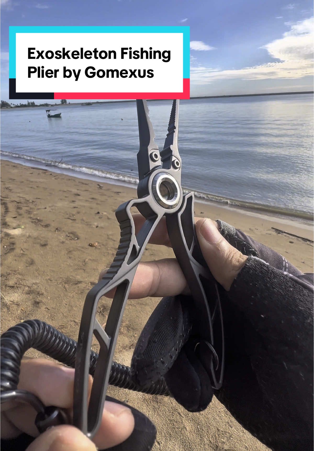 Exoskeleton Fishing Plier produk keluaran Gomexus, material 17-PH stainless steel, Tungsten Carbide blade, tahan hakisan dan tahan karat, harga mmg agak keras tapi berbaloi untuk ketahanan jangka masa panjang #gomexus #fishingplier #fishingpliers #playarmemancing #cutter #fishingcutter #fishinggear #pemotongtalipancing #fishinglinecutter #plier #pliers #playar #sarung #lanyard #sheath #b40 #t20 #alatanmemancing #memancing #fishing #rosasangler 