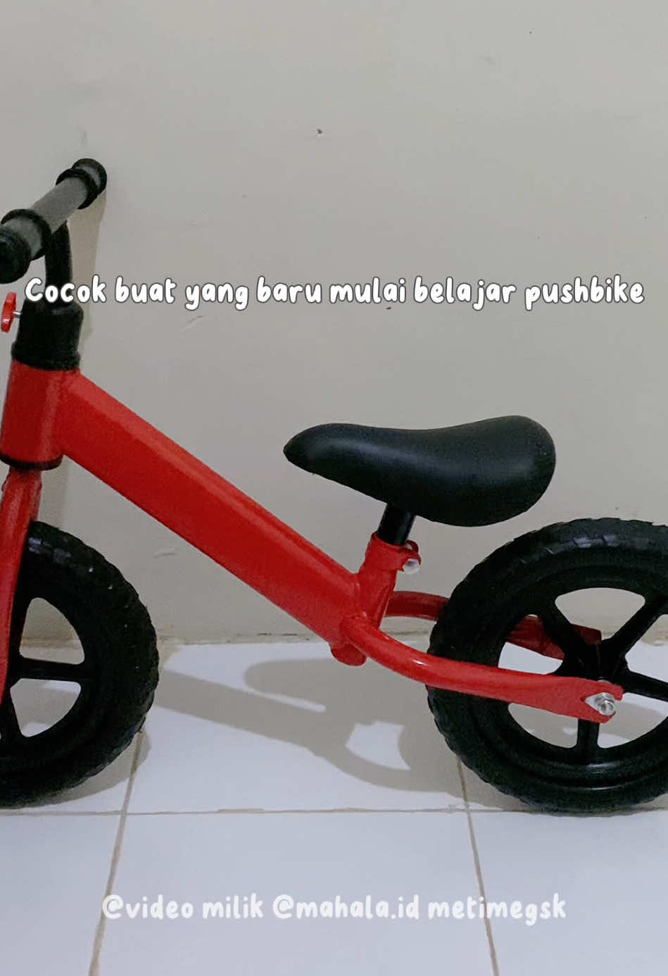Buibu siapa yang ragu beliin anak pushbike mahal tapi takut anak gak mau pake? Nah ini solusinya, mending beli yang murah dulu. Kalau anak udah jago, cuss upgrade ke yang mahal deh 🥰 #pushbike #pushbikemurah #pushbike100ribuan #balancebike #balancebikemurah #balancebike100ribuan #sepedaanak #sepedaanakmurah 