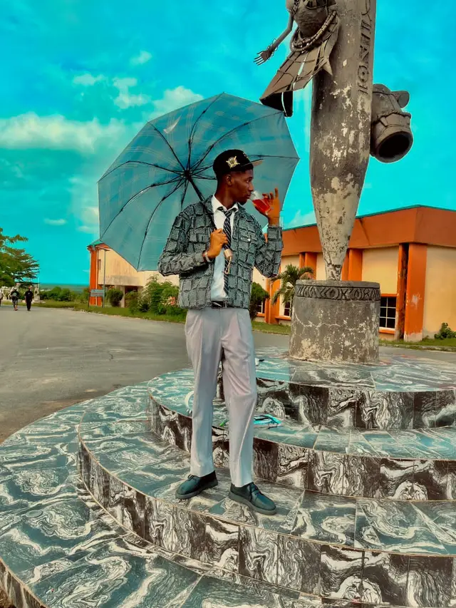 Creativity Behind Poses @Temitope Akinyeye 🎨  #fyp #fashioninspo #OOTD #thenextstep #phototrend #modelingtips #fashion 