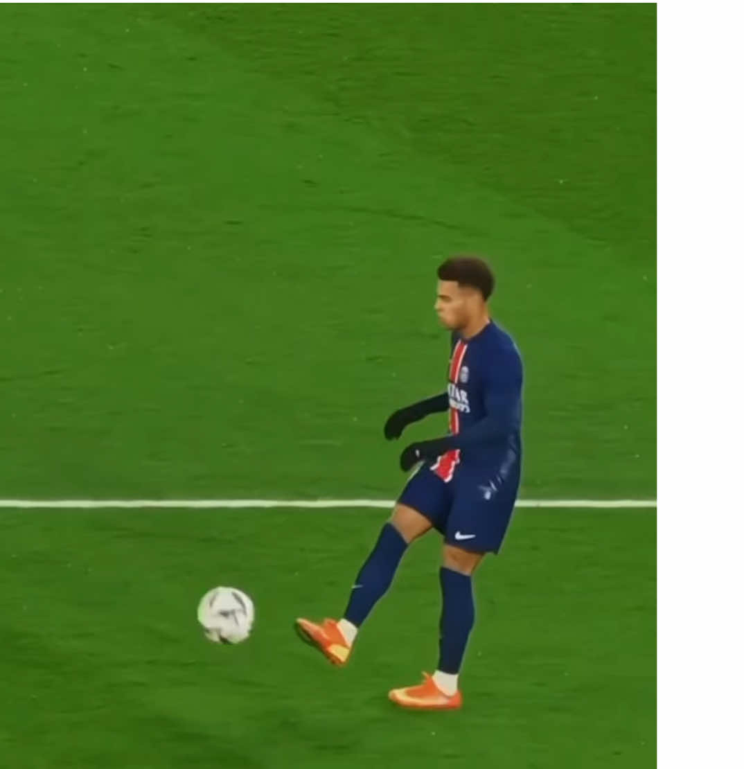A seulement 19 ans, Désiré Doué a prouvé qu'il avait un brillant avenir dans le monde du football #football #footballskills #fypシ #viral #viral #viralvideo #Soccer #pourtoi #skill #désiredoué #doué 