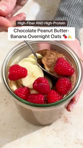 Overnight oats that taste like dessert and act like breakfast fuel 💪 #overnightoats #oats #oatmeal #chocolatepeanutbutter #chocolate #sweetbreakfast #dessertforbreakfast #weightwatchers #healthy #healthybreakfastideas #banana #highprotein #highfiber #protein #proteinbreakfast #EasyRecipe #healthyrecipes 