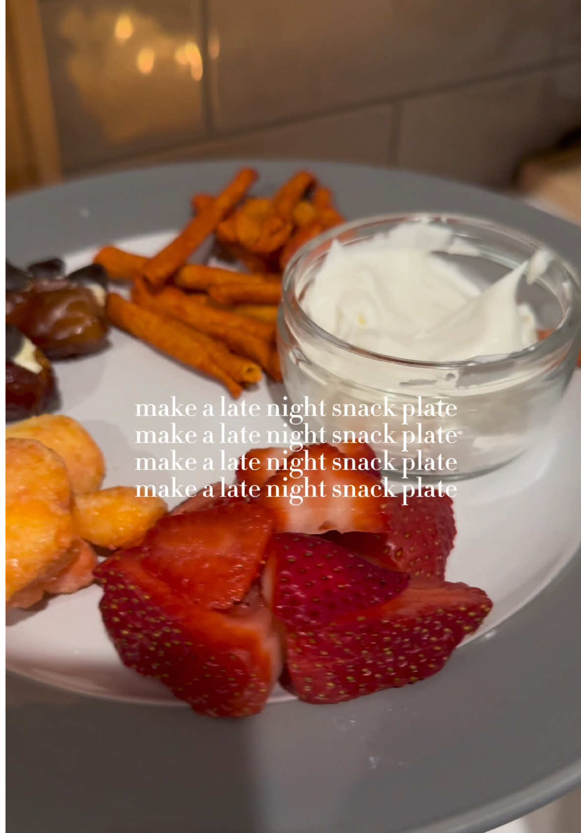 make a late night snack plate 🍫🍋‍🟩🌶️🥭🍓 @Fruit Riot     #makealatenightsnackplate #nikiatrulock #latenightsnack #SnackTime #fruitriot #traderjoes