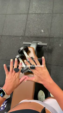 Gym girl essentials 🤍  #gym #GymTok #gymmotivation #gripfit #tiktokmademebuyit #gymproblems #trend 