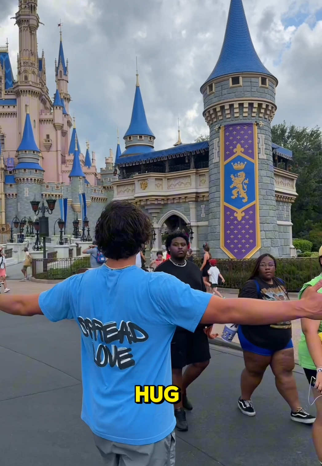 Spreading love at the happiest place on earth🫂❤️ #disney #spreadlove #fyp 