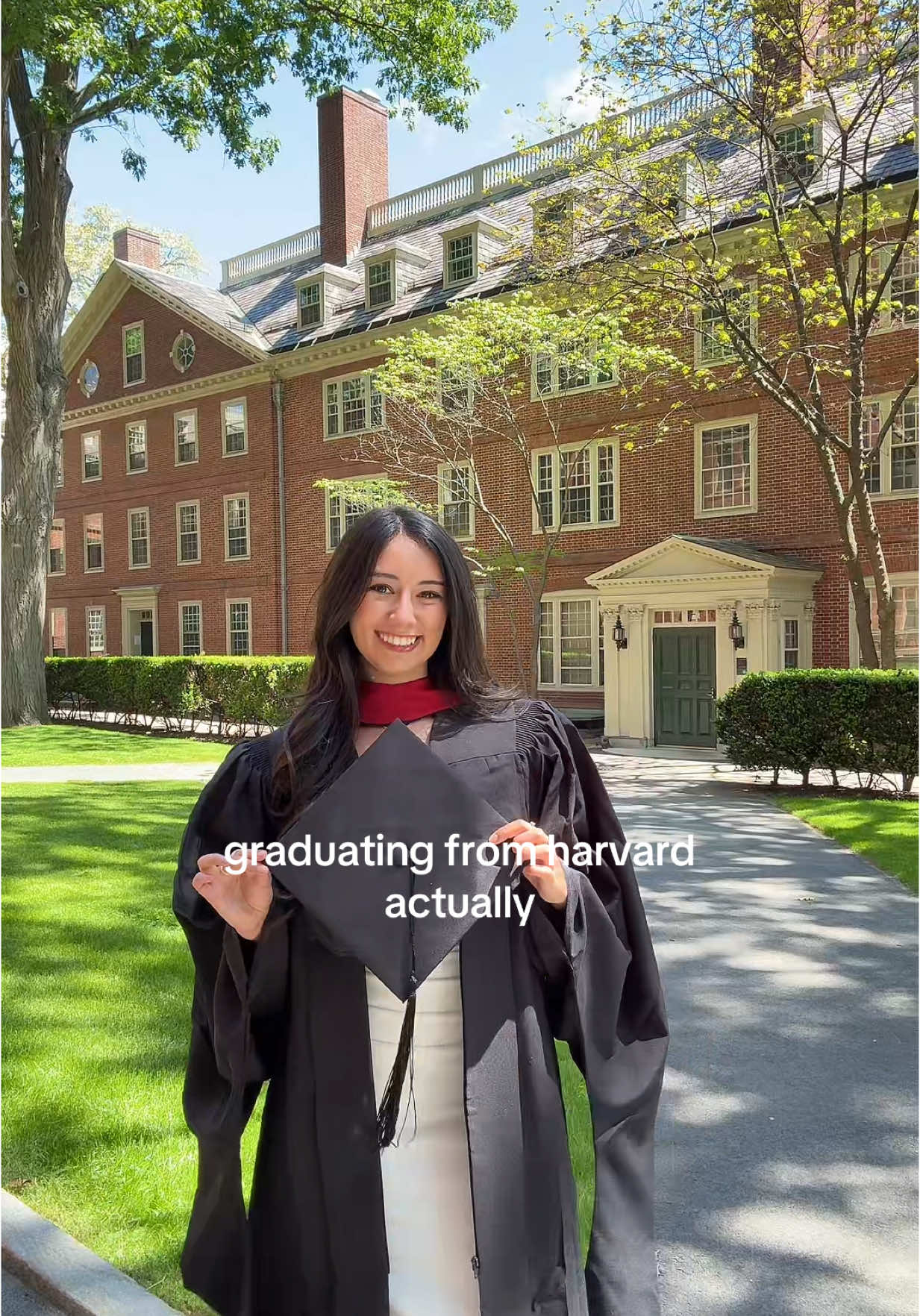 had to remake it in the regalia!! #harvard #gradschool #masters #graduation #regalia #graddress #ellewoods 