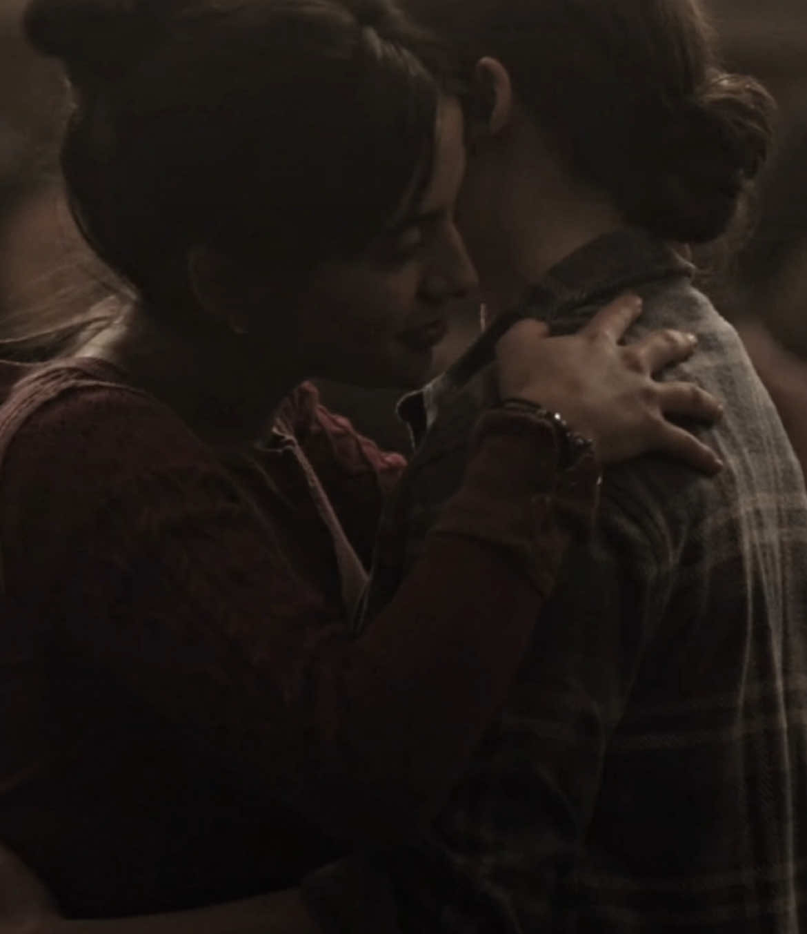 2 anos sem elas 😭 #thelastofus#elliewilliams#dellie#dina#thelastofusedit#tlouedit#bellaramsey#isabelamerced#foryoupage#fyp scp:fireflyeeditscp 