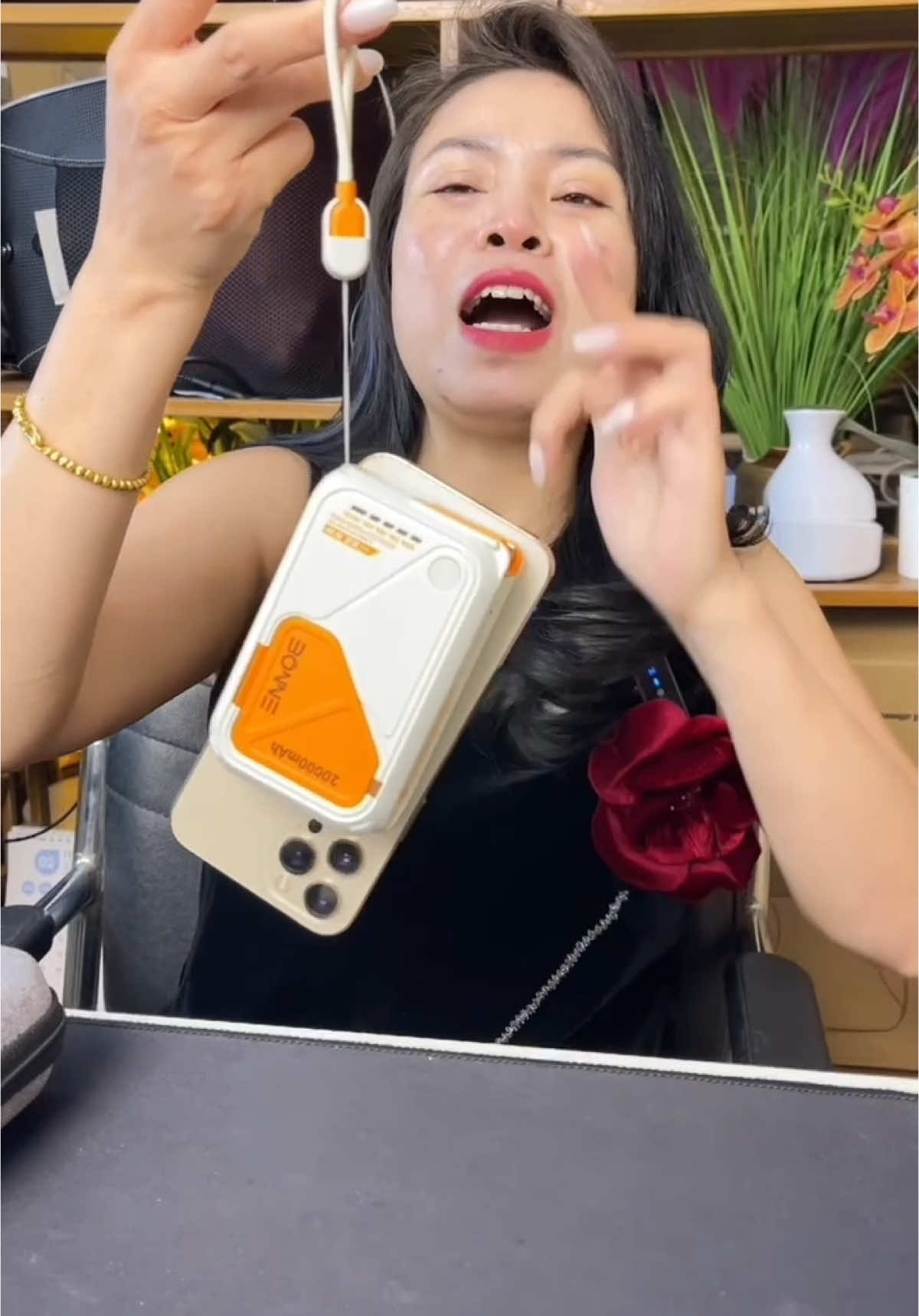 Sạc pin điện thoại dự phòng hàng chính hãng đắt nhưng sắt ra miếng #sacduphong #sacduphong20000mah #sacpinduphong #phukiendienthoai #hahienhoa1 #xuhuong #tienichgiadinh #thinhhanh 