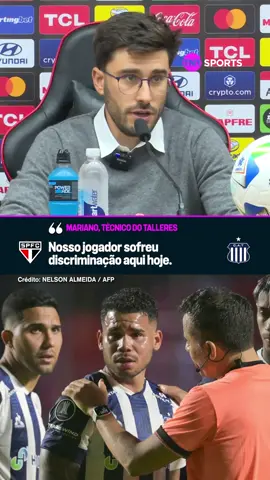 LAMENTÁVEL! O técnico do Talleres, Mariano Levisman, confirmou que Navarro sofreu um ato discriminatório e solicitou protocolos e medidas para este tipo de caso! #Libertadores2025