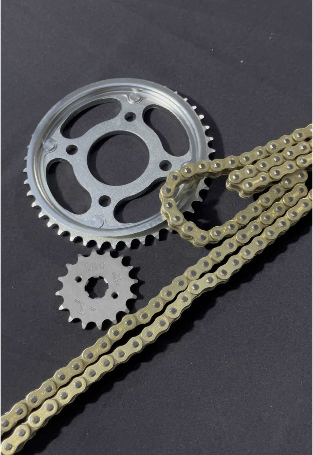 Novidade kit relação com corrente dourada com retentor  Disponível  Titan/Fan/Start 125/150/160