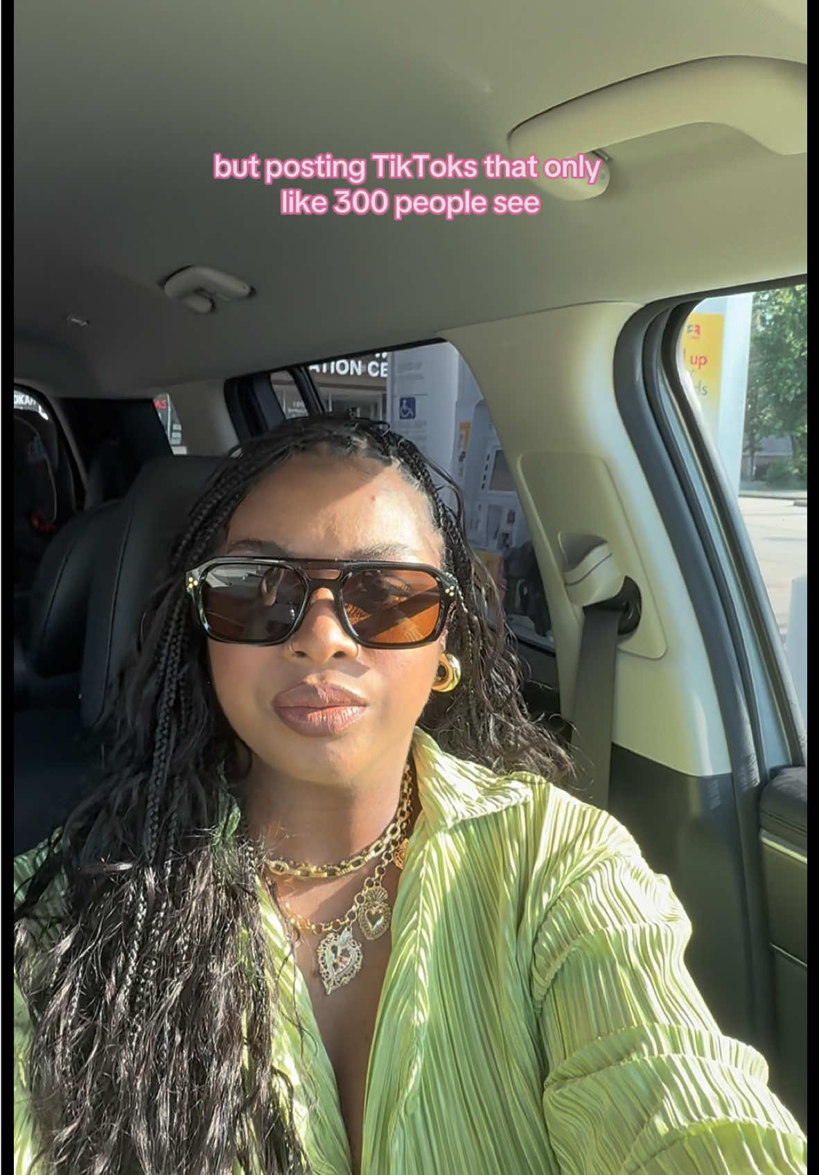 Fighting with my new tripod but way cooler right?🙂‍↔️🩷✨ #coolgirl #creatorsearchinsights #contentcreatortips #trendingsound #microinfluencer #fypage 