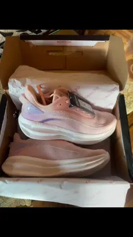 cantik banget sumpaaaah #fyppppppppppppppppppppppp #xybca #sepaturunning #sepatuoutfit #sepatusneakers #sepatukanky #Running #foryou #sepatu 