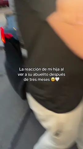 El abuelito más viral de TikTok se volvió a reencontrar con su nieta 🤍🥺 #abuela #nieta #reencuentro #reaccion #emocion #sentimientos #viral #fyp 