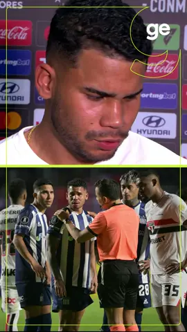 O venezuelano Navarro, do Talleres, registrou uma denúncia contra o volante Damián Bobadilla, do São Paulo, por xenofobia. Depois da vitória do Tricolor por 2 a 1 no Morumbis, o jogador foi aos microfones e detalhou como foi a discussão com o atleta paraguaio. #bobadilla #navarro #sãopaulo #talleres #libertadores