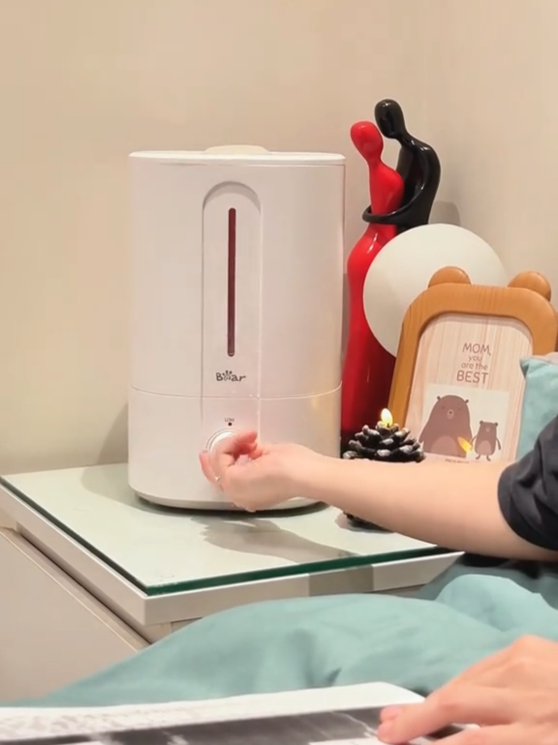 🌞 Mùa hè nằm điều hòa hoài mà bị khô họng, khô da thì biết làm sao? Đừng lo, đã có Máy phun sương Bear SB-TA50M – “cứu tinh” cho không gian mát mẻ, đủ ẩm, thoải mái cả ngày! 💧✨ #bearvietnam#bearvietnamofficial#giadungtienich#giadungthongminh#maytaodoam#mayphunsuong#mayphunsuongtaoam#muahe#dieuhoa#phunsuong