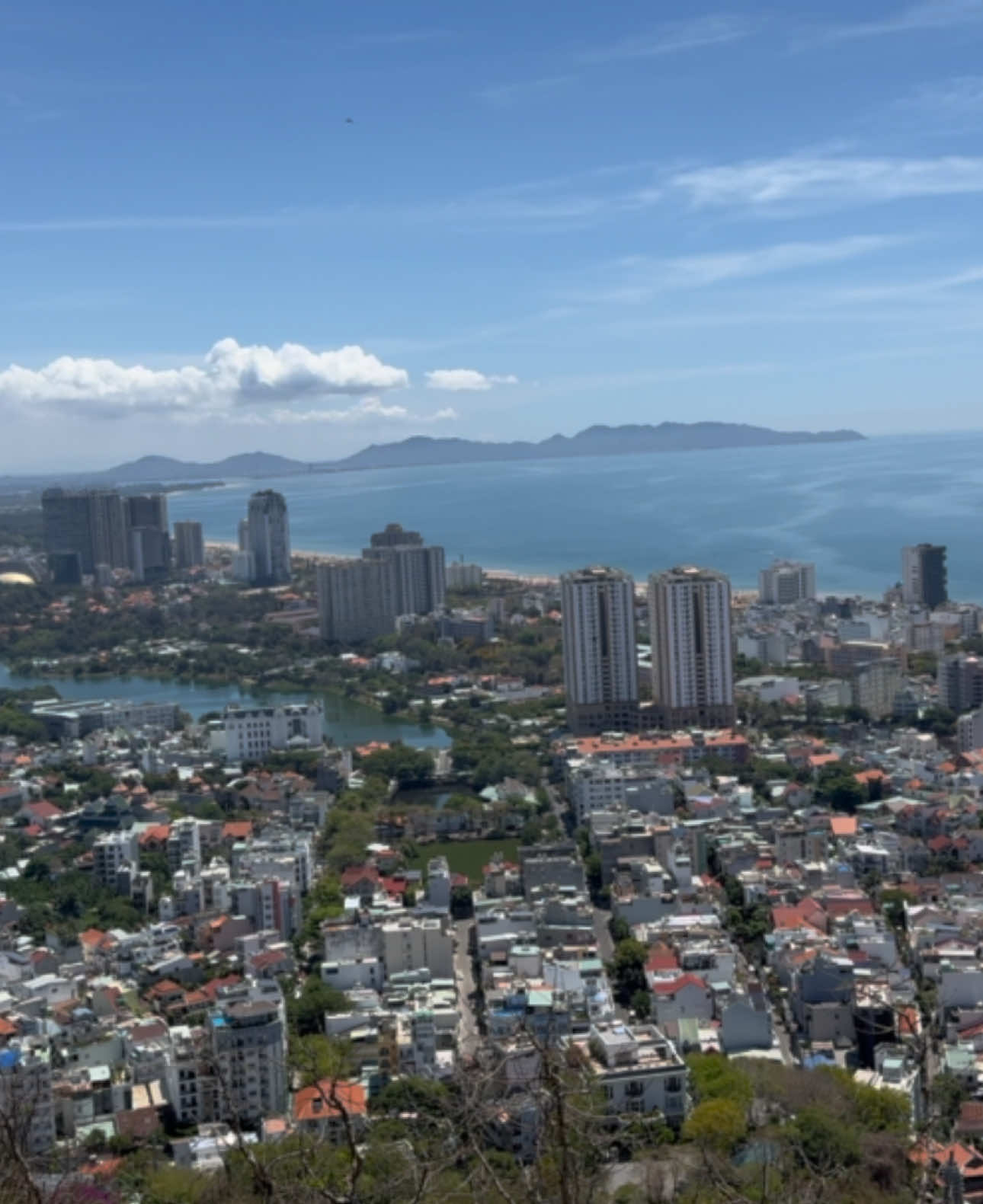 View trên cao Thành phố Vũng Tàu trên ngọn Hải Đăng #viralvideo #trend #thinhhanh #giaitri #canhdep #vungtau #view #flypシ #xuhuong2025 #xuhuong #titok 