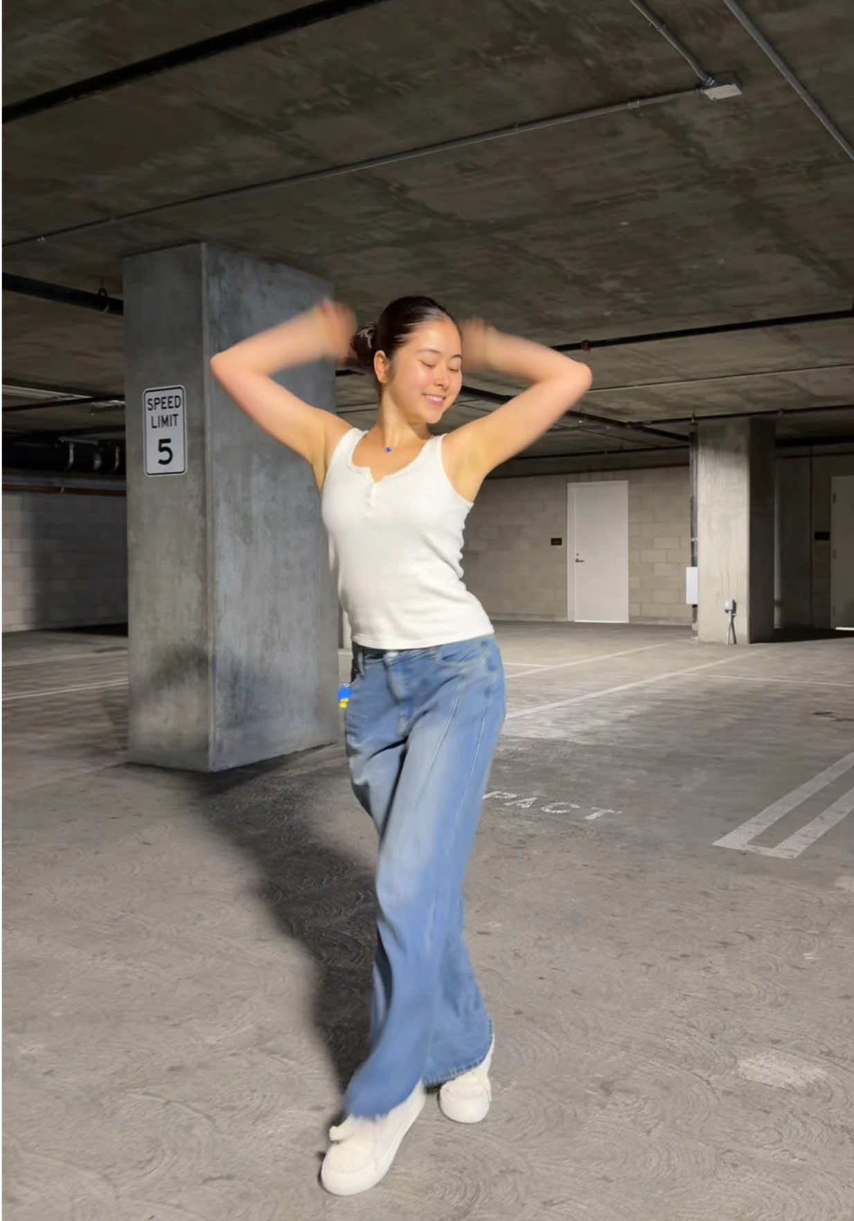 You know I love a good hand choreo 🙂‍↕️ #sofimanassyan #dance #trend #mileycyrus 