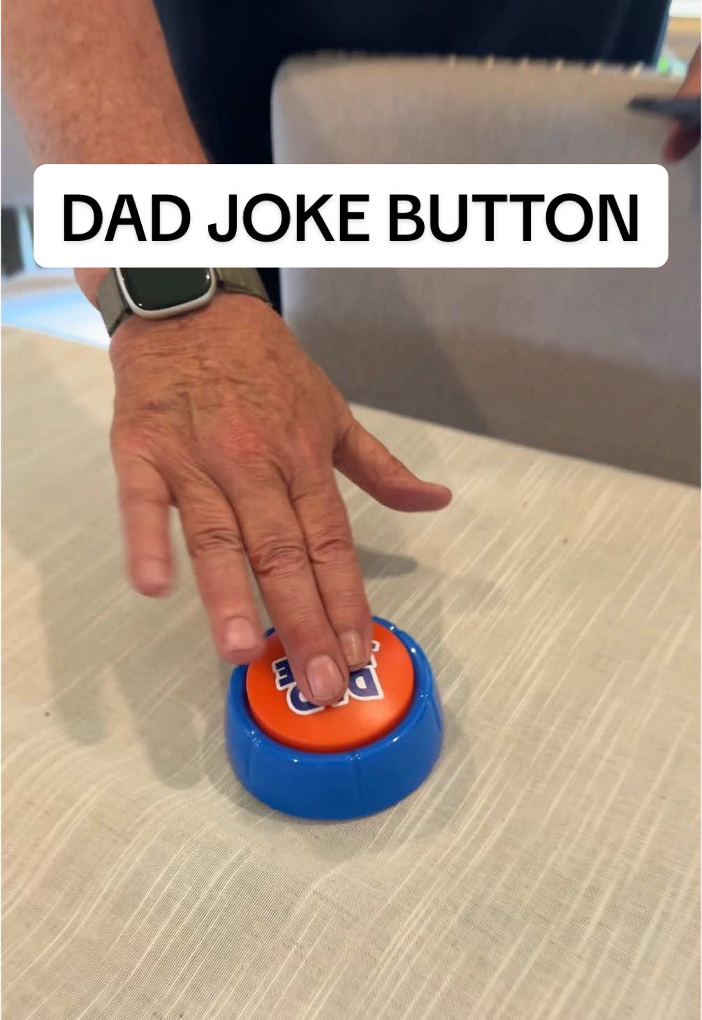 It’s like giving your dad a stand-up comedy career for Father’s Day 😂 This button plays 100+ corny dad jokes—and yes, they’re so bad they’re good. #fathersdaygift #dadjokes #funnygift #tiktokshopcreatorpicks #tiktokshopunboxing fathers day gift, dad jokes, funny gift, tiktok shop creator picks, tiktok shop unboxing 