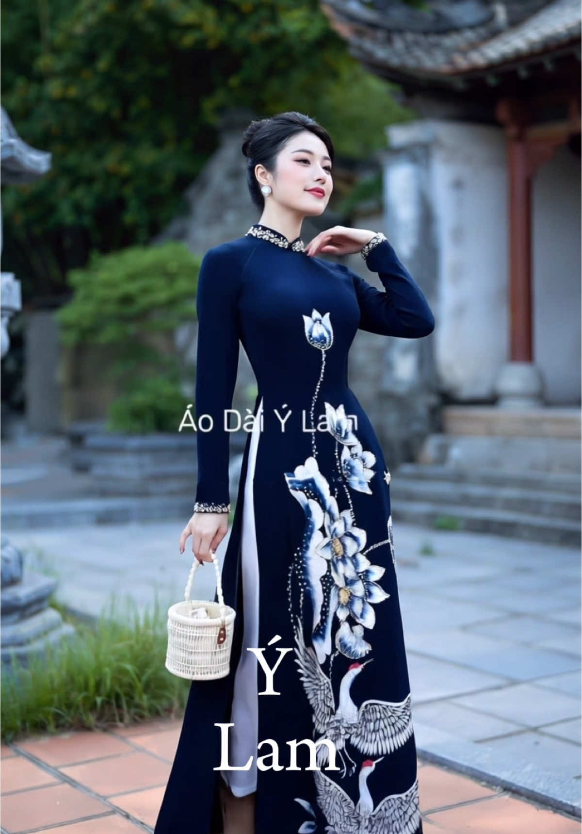 Áo dài vẽ sơn mài cao cấp xinh lắm ạ #aodai #aodaicuoi  #aodaivietnam #aodaitrungnien #xuhuongtiktok #xuhuong #aodaitruyenthong #aodaime #aodaibasui #aodaithietke #aodaiylam 