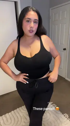 I’m in love 😻 They’re comfy & stretchy, have 5 pockets, are made of thick material, & come in different colors & sizes  #stretch #yogapants #scrubs #pantsformen #workoutpants #blackpants #pants #latina #gymapparel #pants 