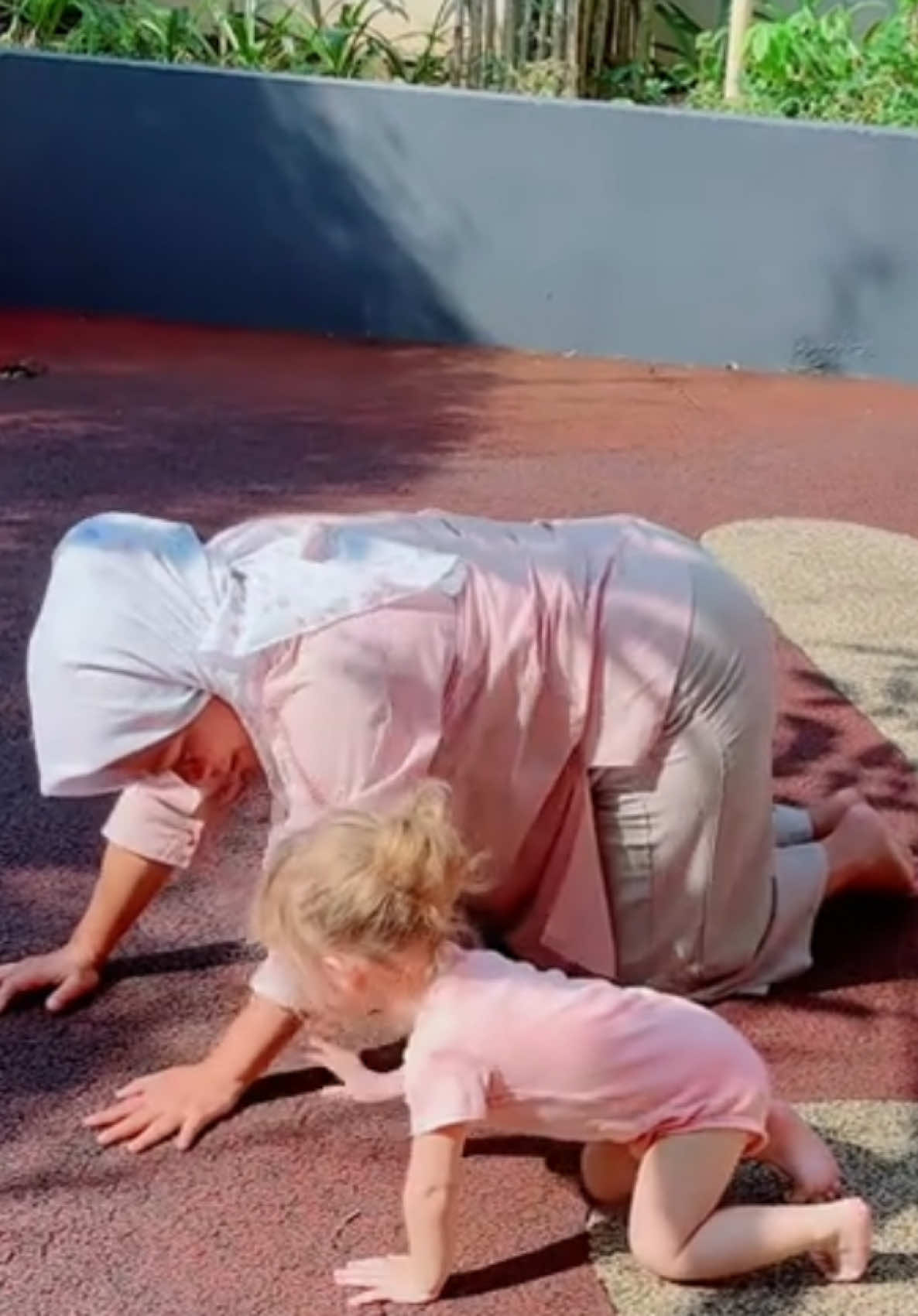 Baju mba nia dan mayi couplean 🧒🏼🧕🏻 #mayibayitobeli🍓 #kamariskywassink #kamari #mayi #mbaknia #niacarpenter #fypp 