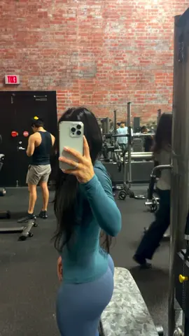 Mirror selfie @DFYNE code:Msdumpling 💘