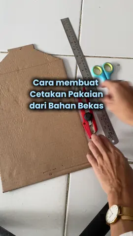 Cara membuat cetakan lipat baju dari bahan bekas. Agar baju terlipat rapi dan enak dipandang 😁 We Wash Laundry Express 📍Jl. Gajahmada (Komplek Ruko Timur Kantor pajak) Ponorogo ⏰Buka setiap Hari Jam 07.00 - 20.00 (Rabu 09.00 - 15.00) 📞 WA 085848326000  #cetakanbaju #tipslipatbaju #lipatbajulaundry #tipslaundry 