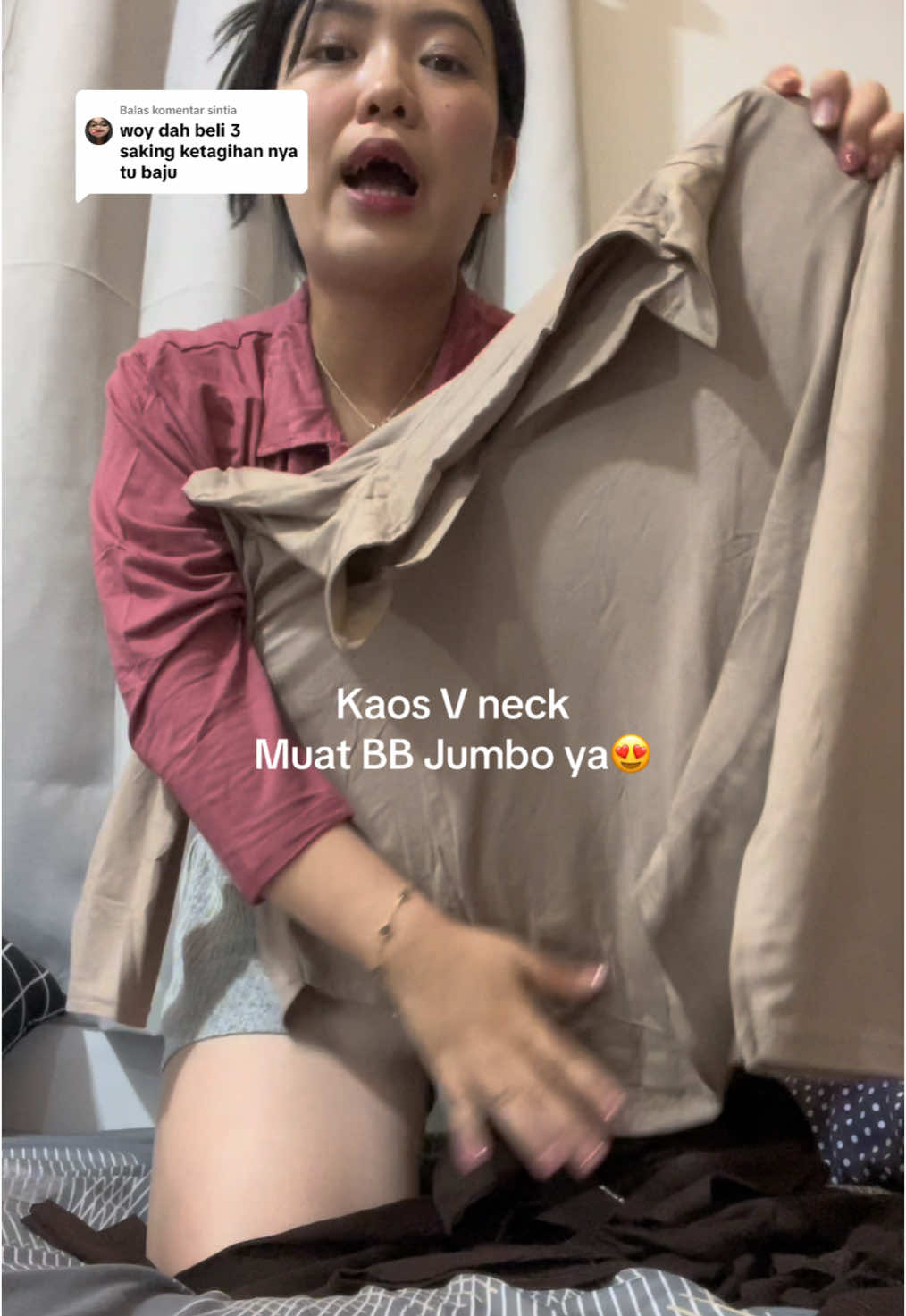 Membalas @sintia aaa langsung beli 5 warna aja kak biar gak nyesal soalnya cepat habis 😘🔥💗Sumpah ini cakep banget dipake di badan keliatan badan lebih langsing 😭😍👌bahan nya juga adem dan melar banget jadi muat BB JUMBO juga ya 💗#kaosvneck #kaosvneckcewek #kaosvneckwanita #kaosvneckjumbo #kaoswanita #bajuatasanwanita #atasanwanita #kaosvneckpolos #kaoscroptopwanita#kaoskerahvneck #kaoswanitatanganpanjang 