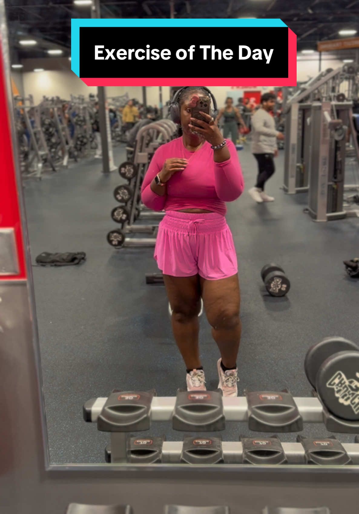 #eotd is crab walks w/ stability ball. . . . #exerciseoftheday #crabwalks #lowerbodyexercises #coretraining #fitspo #consistent #roadto10kfollowers #fy #Fitness 