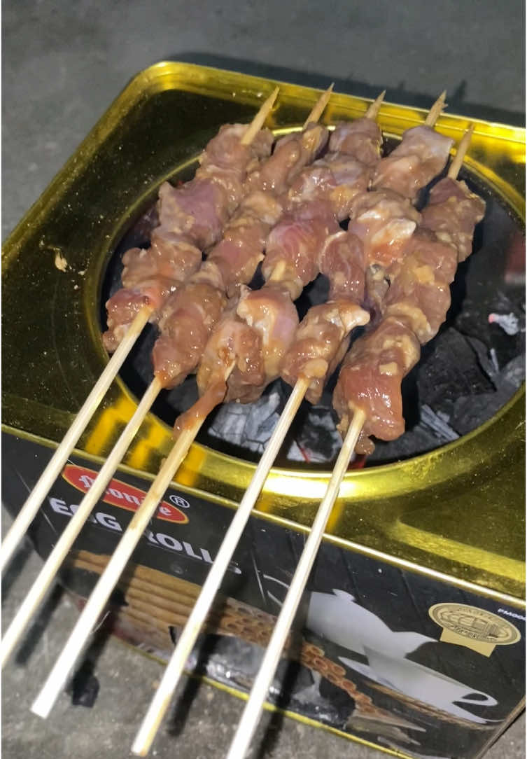 Save dulu prakteknya nanti 😂 Inspirasi masak daging qurban ni bolo cmiew. Perhatikan baik2 ya kalengnya harua dibolong siai sampingnya biar ada udara keluar kalau enggak bisa duarrr💥🔥gityu