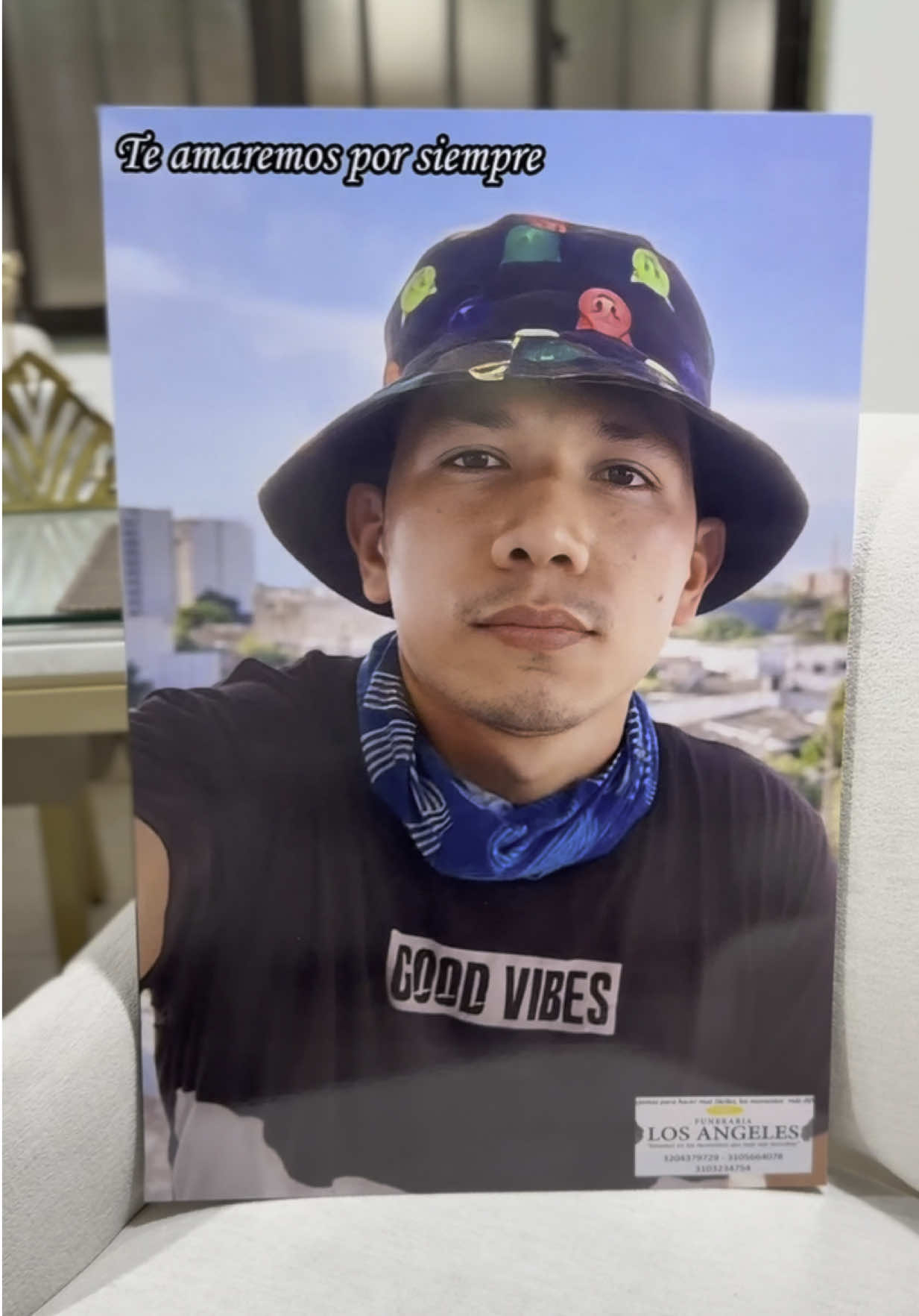 Cuadro recordatorio para la familia de Marlon Sebastian Mahecha Medina 🕊️ #cuadrospersonalizados #cuadrosbarrancabermeja #recordatoriospersonalizados #historiasestudio #barrancabermeja #restauraciondefotos 