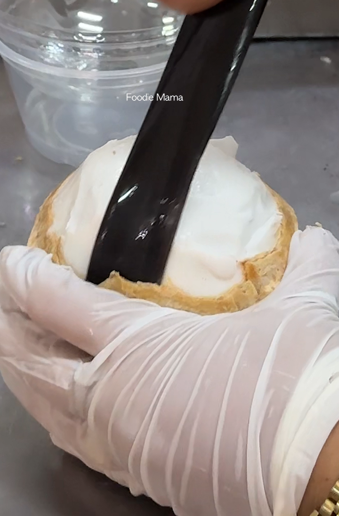 Must Try! Natural Coconut Ball - Fruit Cutting Skills - Thai Street Food ▶Price : THB 40 - USD 1.2 ▶Location :  google map :  https://goo.gl/maps/gHmwse5itc4uATuS9 #bangkok #streetfood #coconut #fruit 