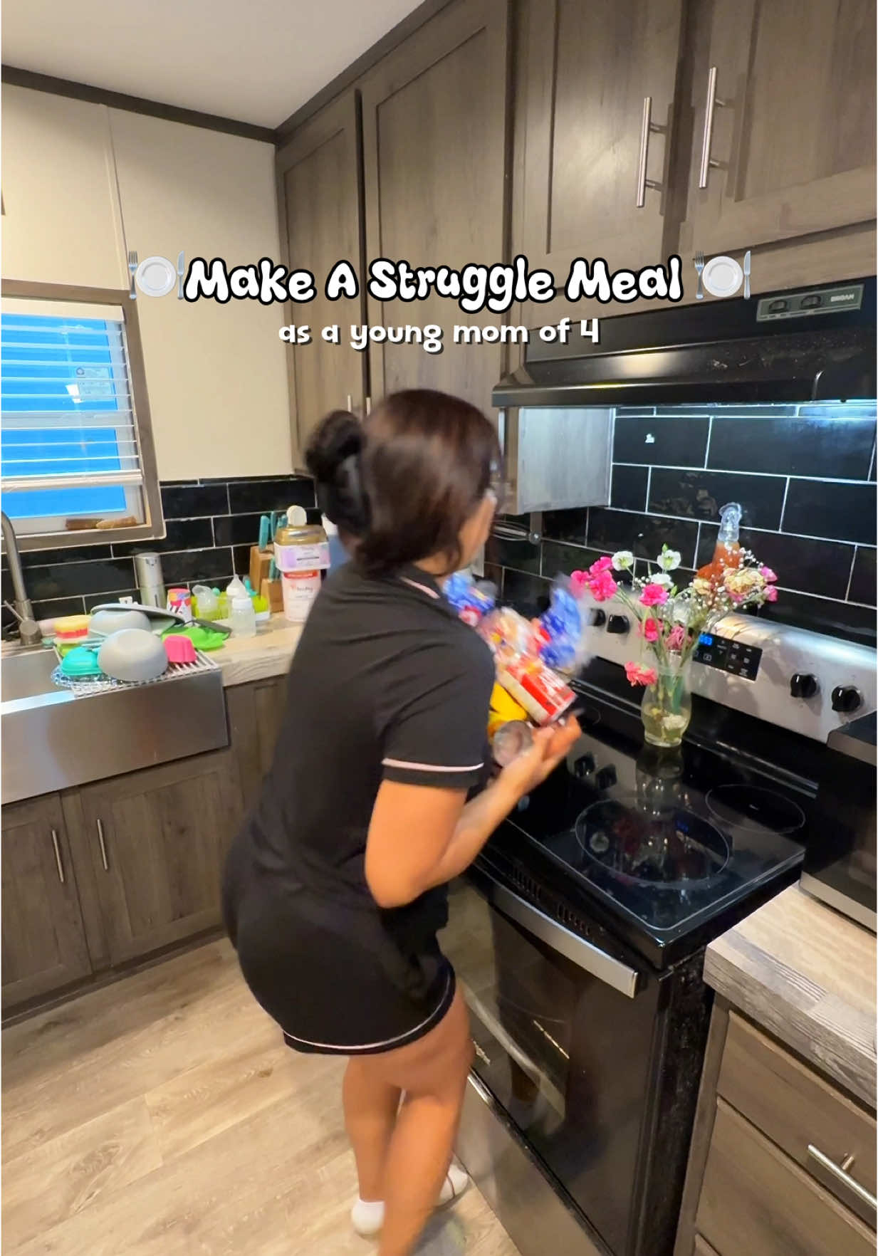 Is chili dogs a struggle meal? 🥲😩 #fyp #foryoupage #parati #sahm #youngmom #sahmlife #sahmcontent #momcontent #relatablemom #MomsofTikTok #dinner #DinnerIdeas #strugglemeal #dinnerwithme #cookwithme #youngparents #momoffour #cheapmeals #toddlermom 