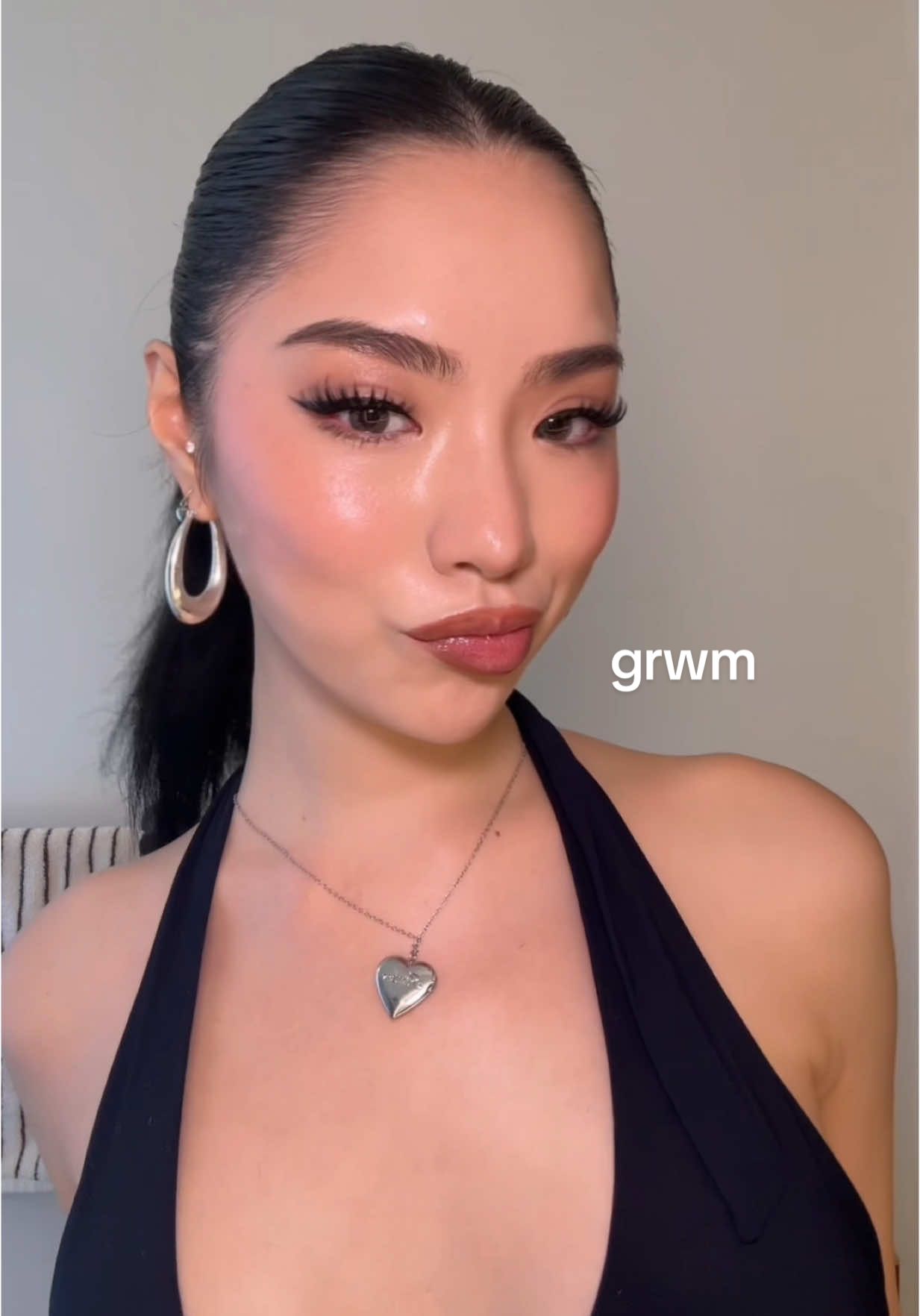 No foundation routine <3 Products:  @CNP Laboratory US propolis @celimax.global sunscreen @TIRTIR Inc. 1N concealer  @Westman-Atelier bronzer biscuit @Saie baby liquid blush, Grazie powder blush @makeupbymario setting powder  @makeupforever anywhere caffeine  @Maybelline NY moon gloss  @Charlotte Tilbury pinkgasm  @Kosas cloud setting spray